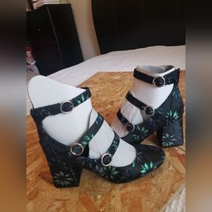 NEW INDINGO RD HEELS